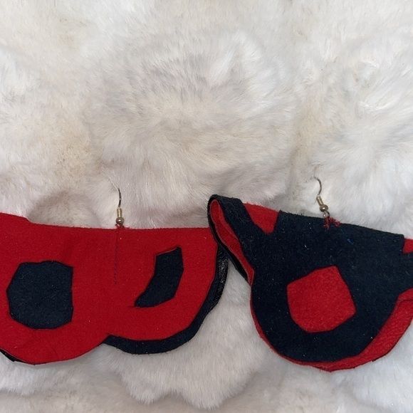 HANDCRAFTED
Handmade earrings genuine leather by me also great for Xmas tree - Picture 3 of 10